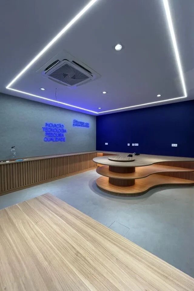 Espaço comercial com mobiliário da High Quality — fotografia 10 de 20