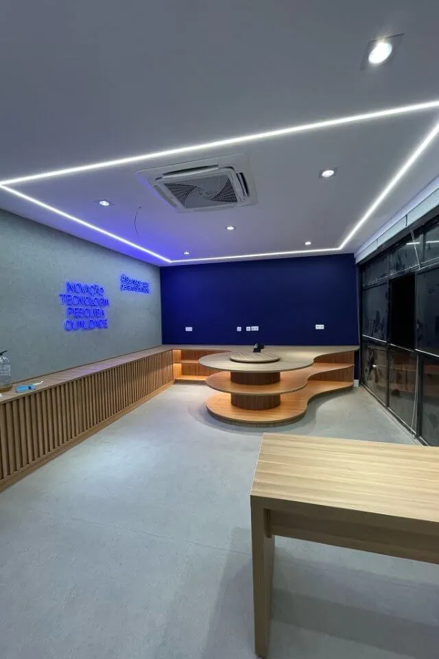 Espaço comercial com mobiliário da High Quality — fotografia 12 de 20